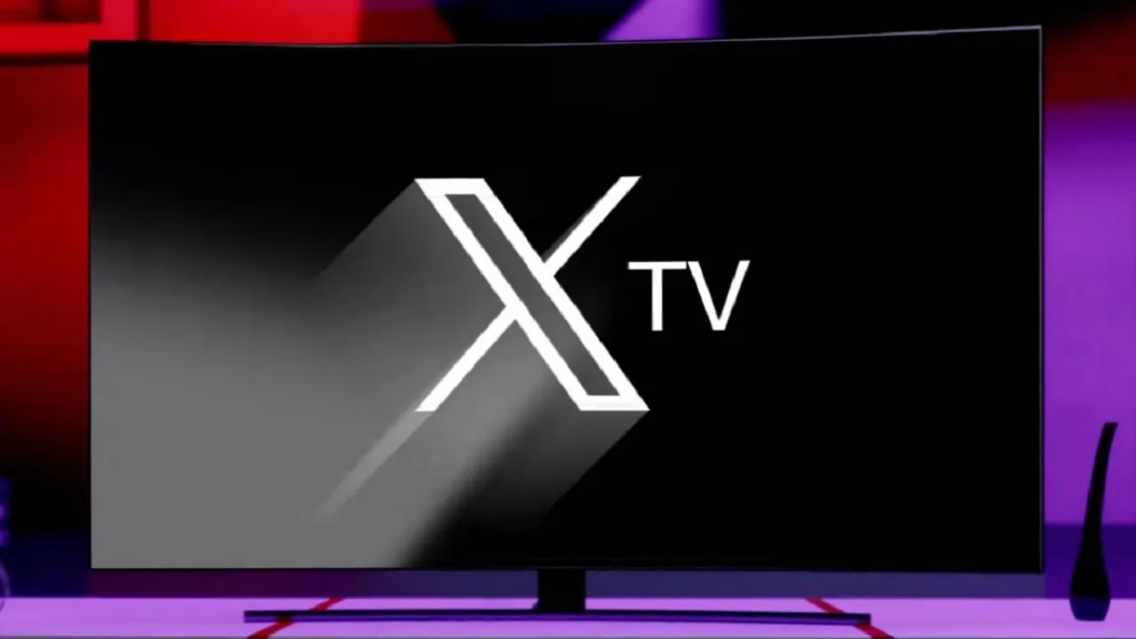 Una televisión negra con el logo de XTV en el centro, todo esto encima de una mesa y un fondo morado.