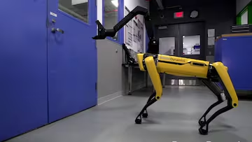 Boston Dynamics presenta a Spot, el perro robot más autónomo que ahora abre puertas automáticamente