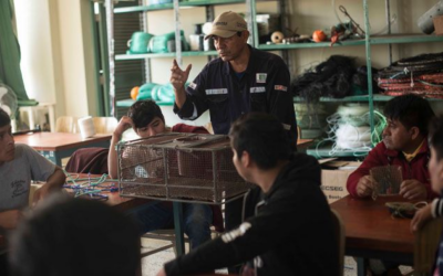 Capacitación a Pescadores Artesanales y Acuicultores: Más de 17,900 Beneficiarios en Perú y el Extranjero