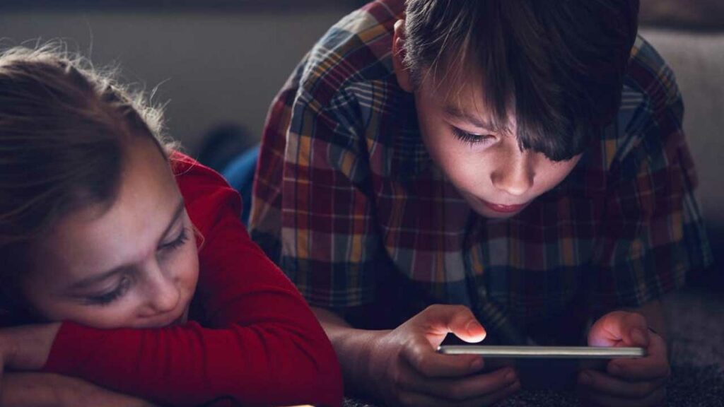 ¿Por qué los niños menores de seis años no deberían usar pantallas?