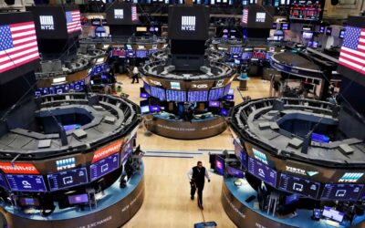 Wall Street Abre a la Baja: Impacto del Aumento de Rendimiento de Bonos y Precios del Petróleo