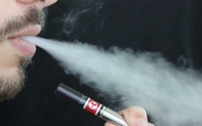 Perú Promulga Ley 32159: Nueva Regulación para el Consumo de Tabaco y Vapeo