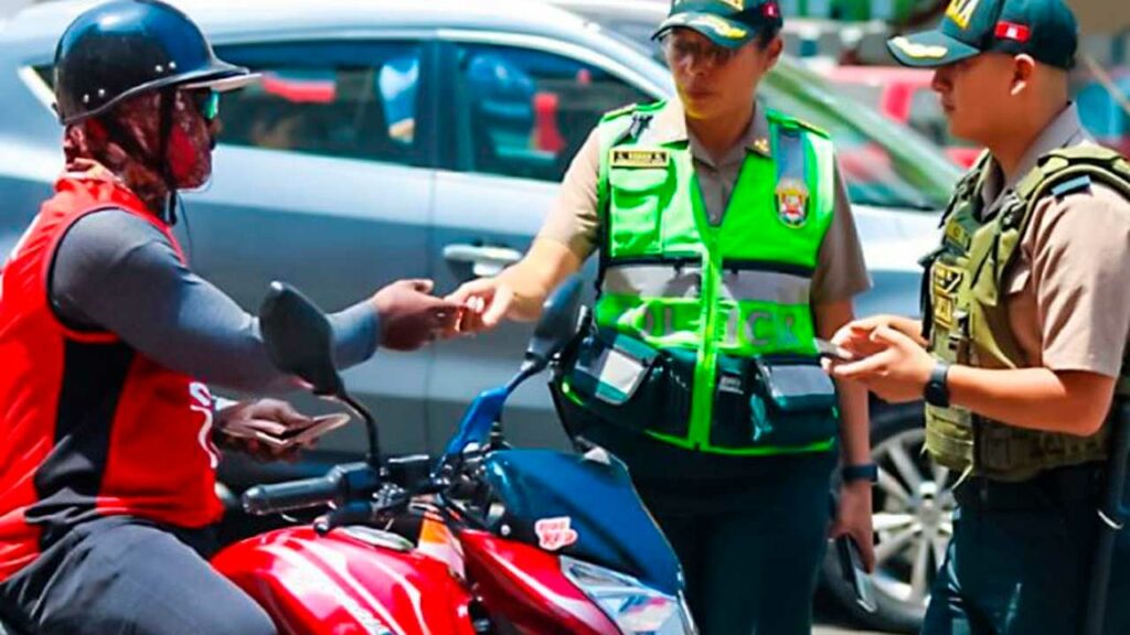 Bono de S1.000 para policías y compensación económica por trabajo voluntario en 2024
