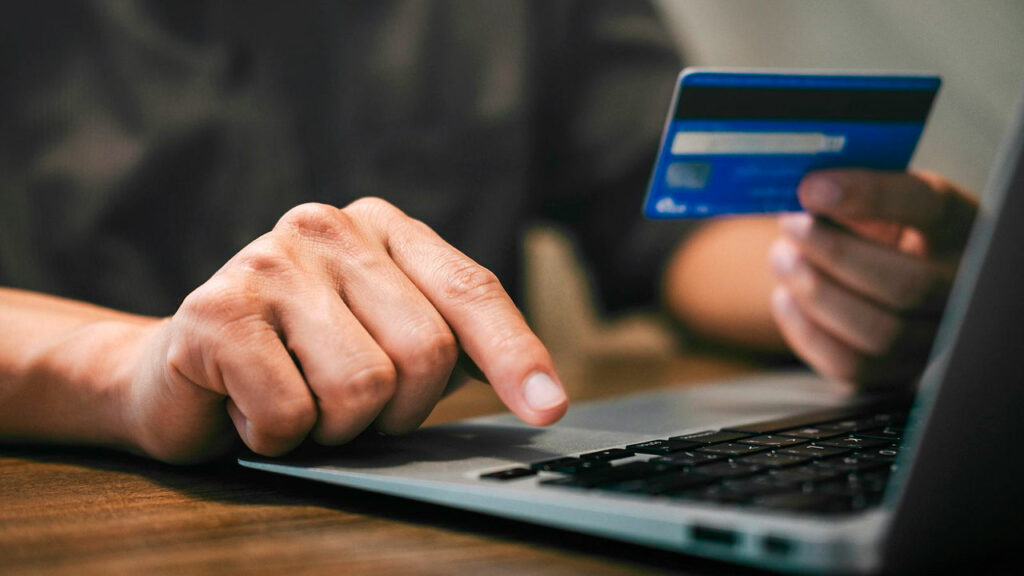 El Congreso elimina comisiones bancarias: Más ahorro para los consumidores
