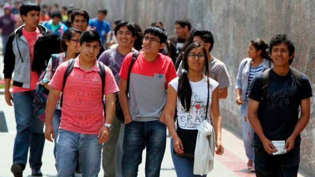Informalidad en menores de 25 años alcanza el 85%: retos y soluciones hacia el 2030