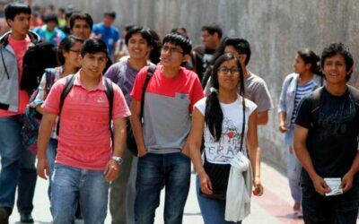 Informalidad en menores de 25 años alcanza el 85%: retos y soluciones hacia el 2030