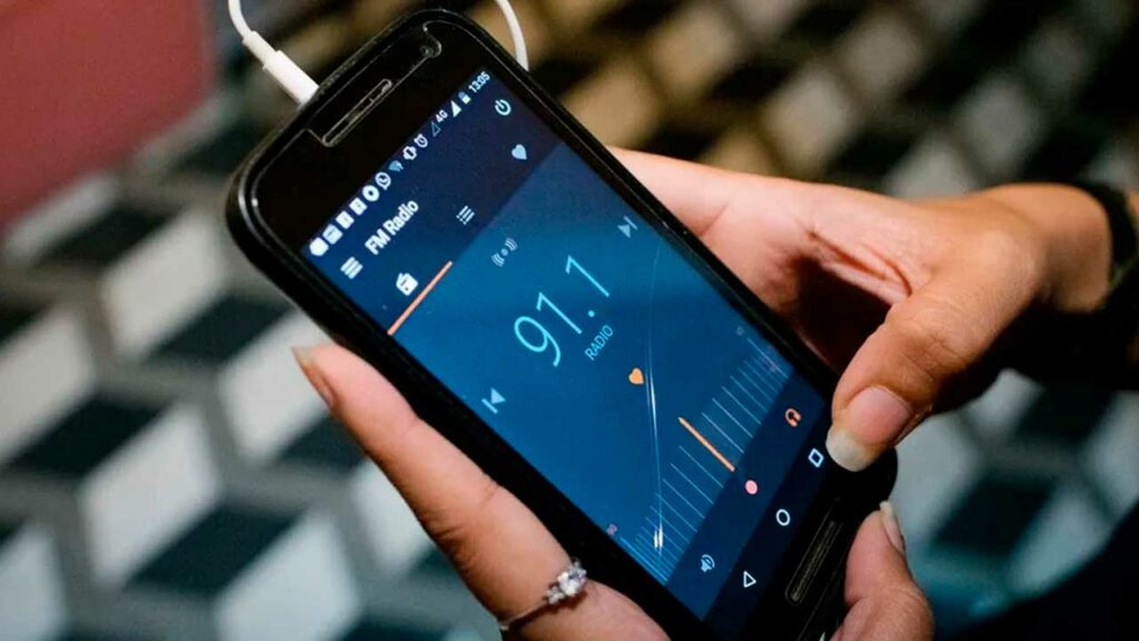 ¿Por qué los smartphones modernos ya no tienen Radio FM?