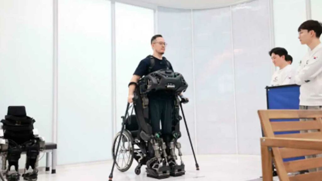 WalkON Suit F1: El Exoesqueleto que Permite Caminar a Personas Parapléjicas