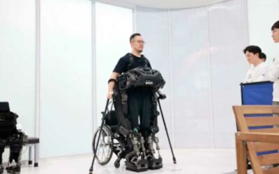 WalkON Suit F1: El Exoesqueleto que Permite Caminar a Personas Parapléjicas