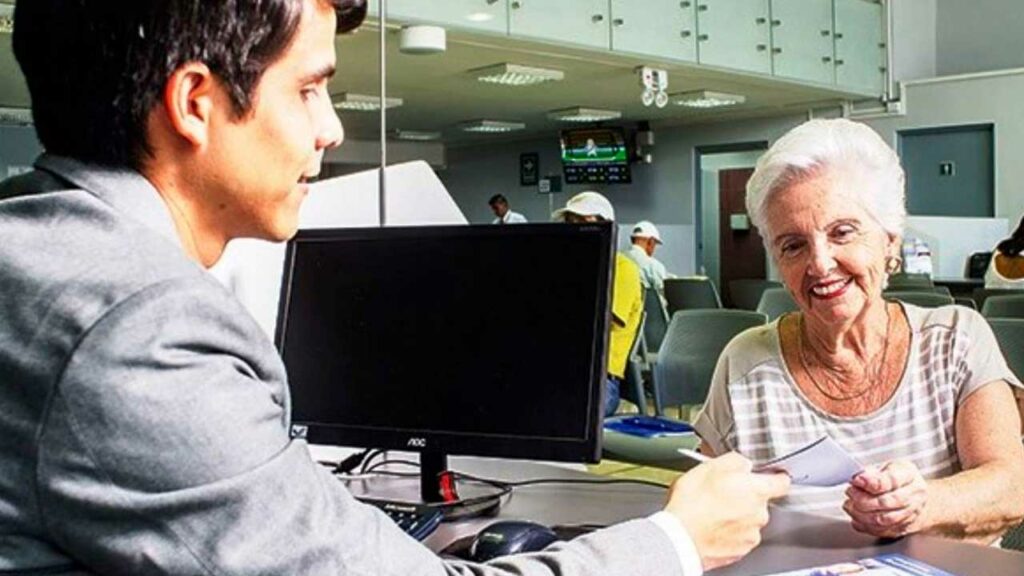 Pensión Mínima Subirá a S 600 en Enero 2025 – Beneficios y Cronograma