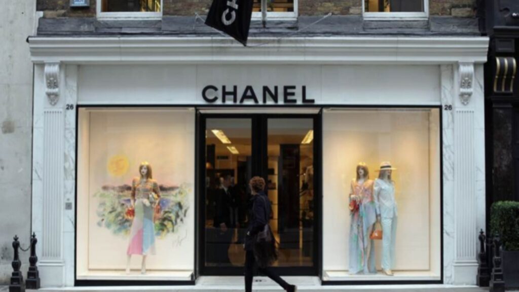 Cómo las marcas de lujo pueden restaurar su imagen y atraer a los consumidores