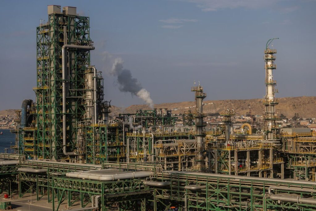 Petroperú: Una Caja de Gobiernos para el Pago de Deudas, Afirma el Ministro de Energía y Minas