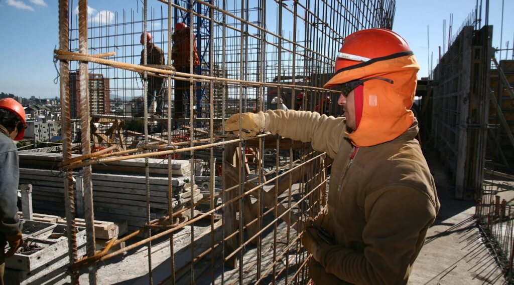 El crecimiento del sector construcción en Perú alcanza un 4.8% hasta agosto impulsado por obras públicas